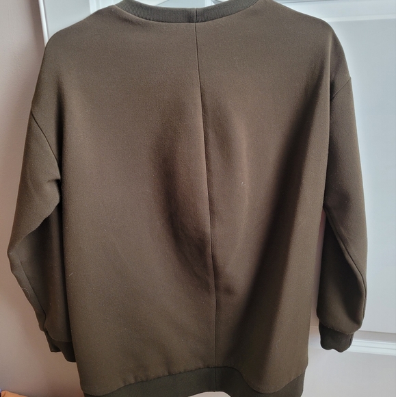 sweater - Picture 3 of 5